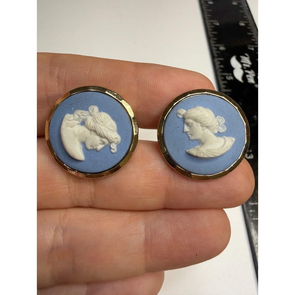 Vintage Wedgwood Blue Jasperware Cameo Cufflinks Gold Tone Round Toggle Back